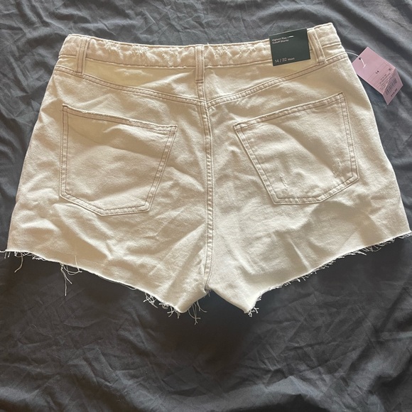 Cream colored shorts. Size 14. - Picture 2 of 2